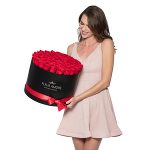 RED PRESERVED ROSES | LARGE ROUND WHITE HUGGY ROSE BOX